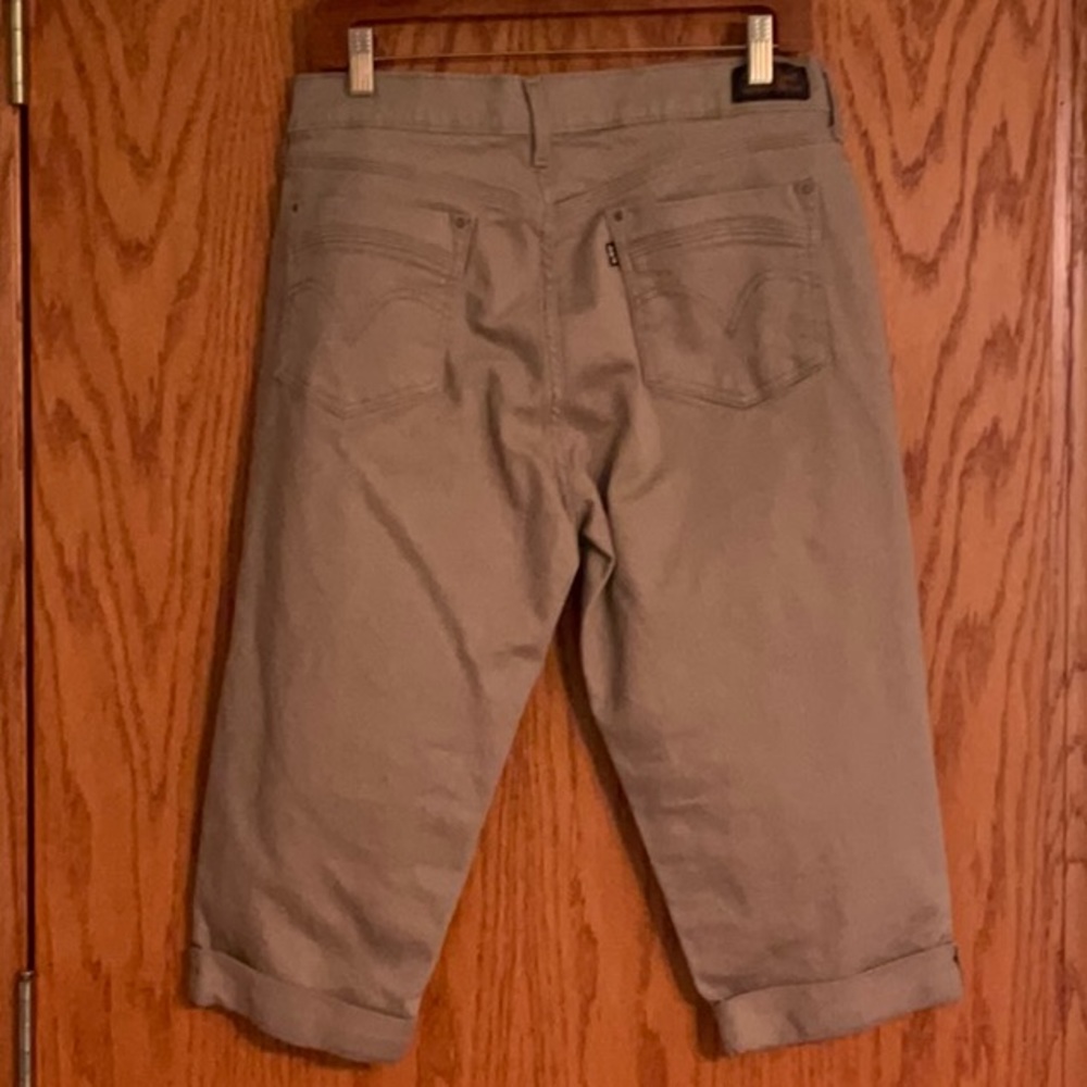 Levi Cuffed Tan Denim Capris LNC - Picture 3 of 6